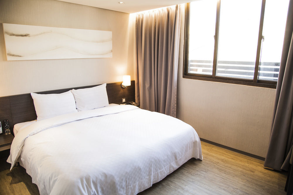 טאיצ'ונג Smile 73 Hotel מראה חיצוני תמונה